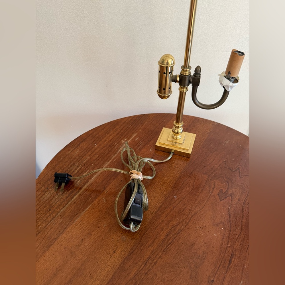 Vintage Underwriter Laboratories Portable Brass Desk Lamp Not Tested - Picture 3 of 7